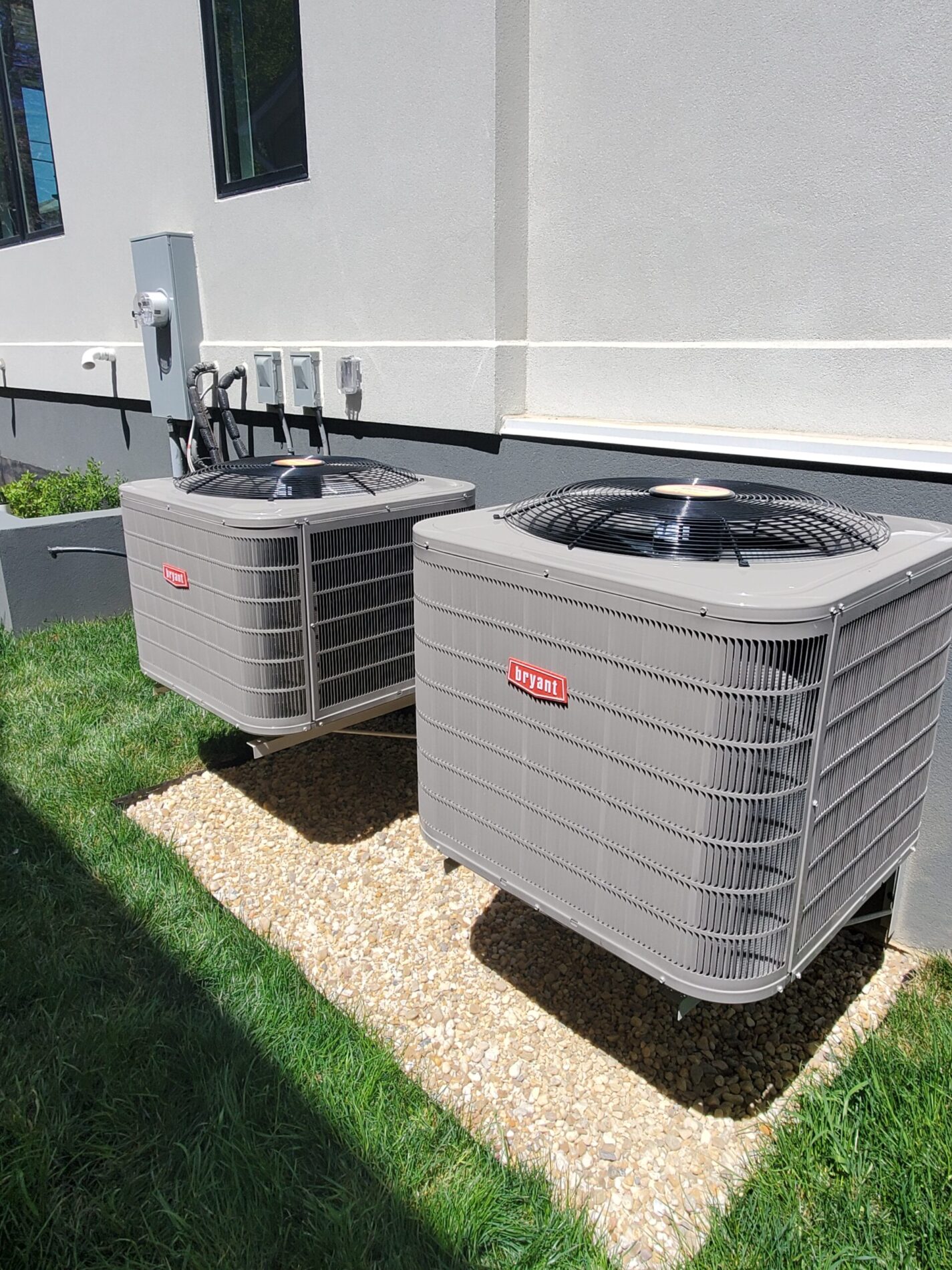 Mullins Heating & Air technician providing HVAC service in Sumerduck Virginia